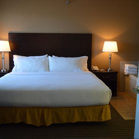 Holiday Inn Express & Suites Winner By Ihg Екстер'єр фото
