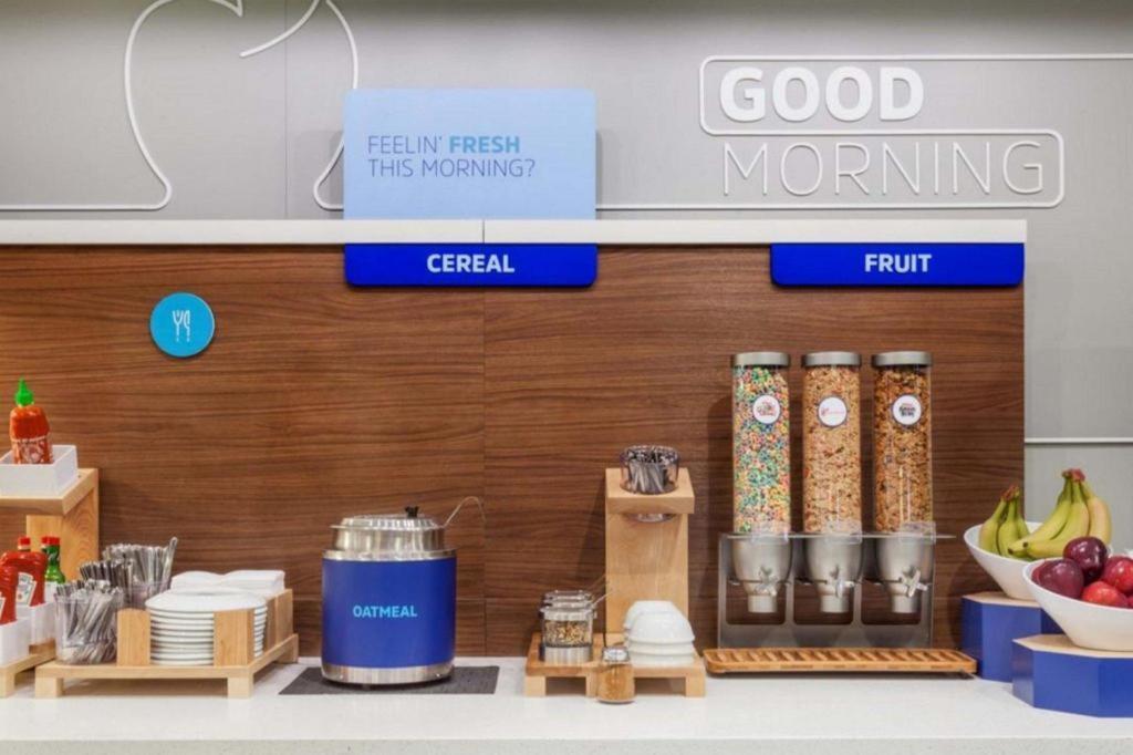 Holiday Inn Express & Suites Winner By Ihg Екстер'єр фото