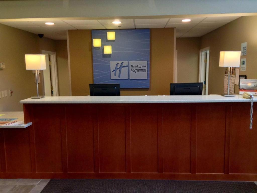 Holiday Inn Express & Suites Winner By Ihg Екстер'єр фото