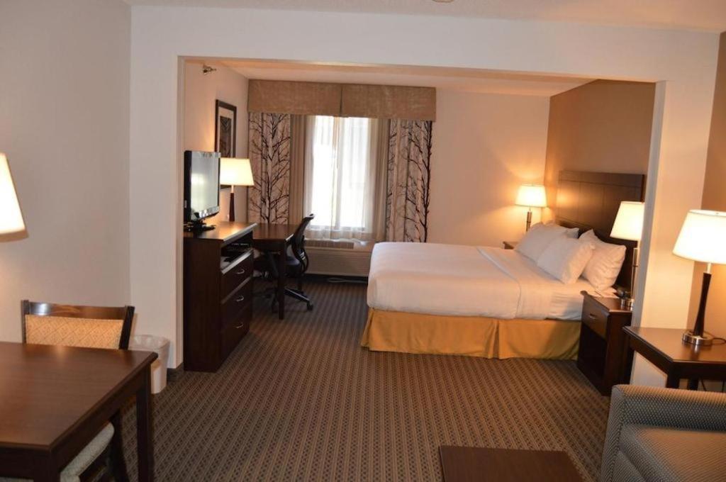 Holiday Inn Express & Suites Winner By Ihg Екстер'єр фото