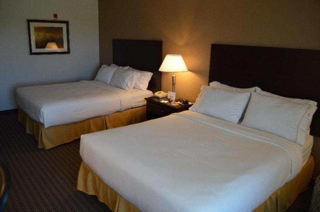 Holiday Inn Express & Suites Winner By Ihg Екстер'єр фото