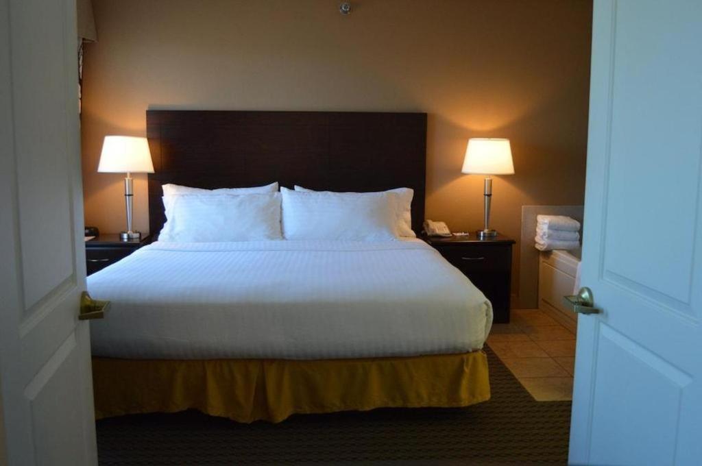 Holiday Inn Express & Suites Winner By Ihg Екстер'єр фото