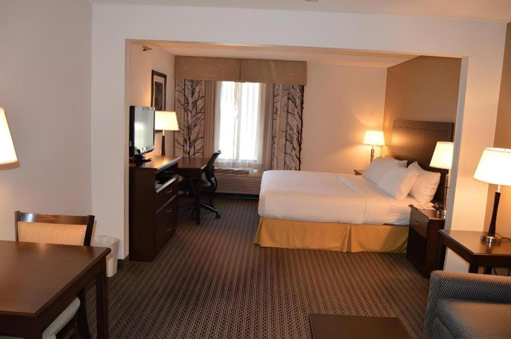 Holiday Inn Express & Suites Winner By Ihg Екстер'єр фото