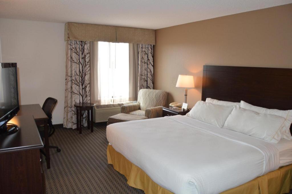 Holiday Inn Express & Suites Winner By Ihg Екстер'єр фото
